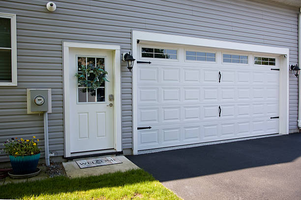 24/7 Emergency Garage Door Panel Replacement experts in Belle, WV